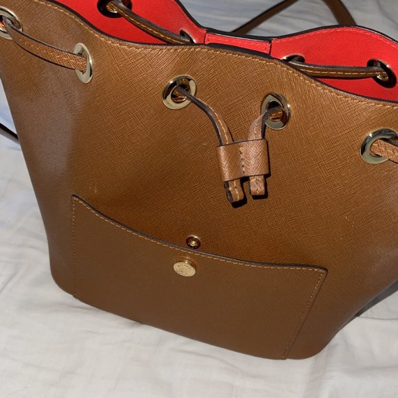 Micheal Kors bucket crossbody bag - Picture 3 of 3